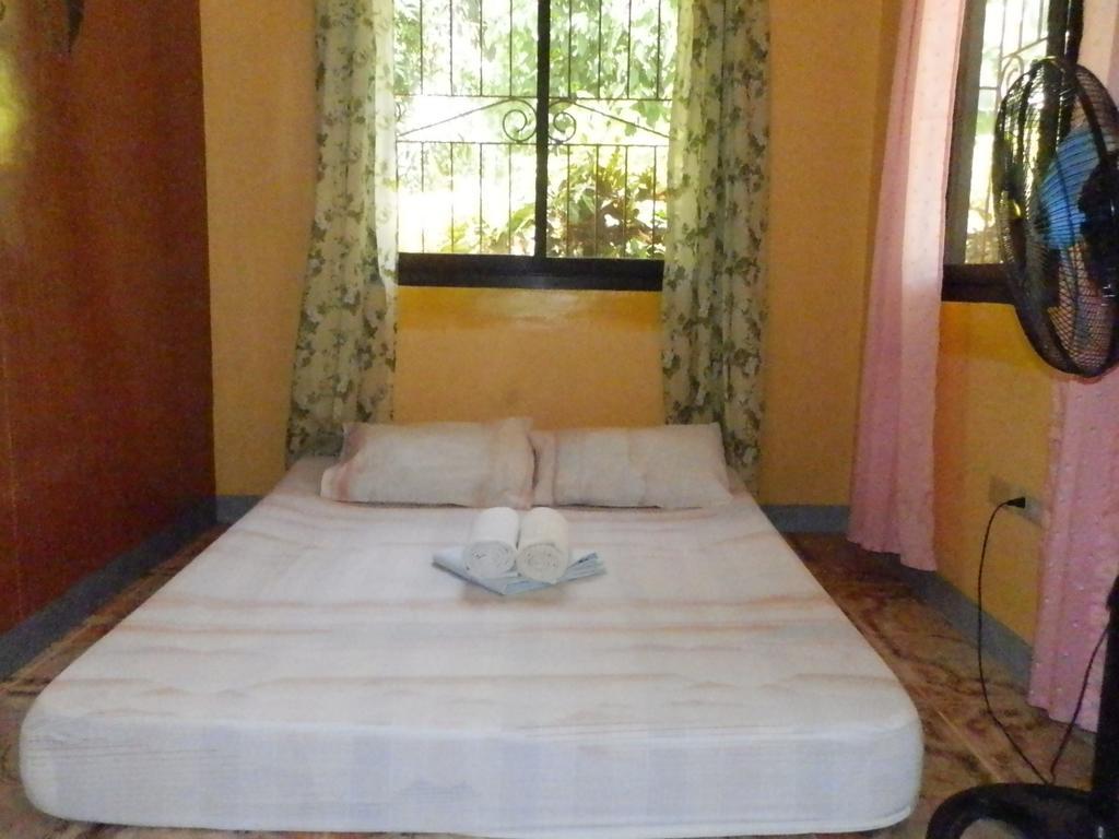 The Blue Pagong Aparthotel Puerto Galera Exterior photo